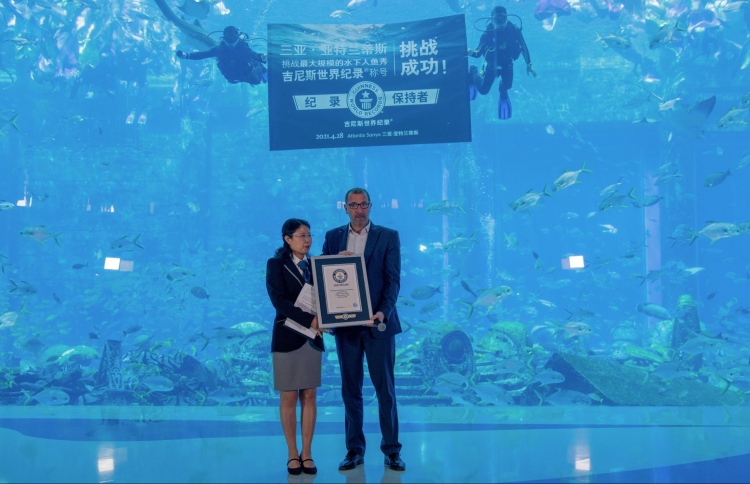 ސަތޭކަ "މާމެއިޑް" ޑައިވްކޮށް ރެކޯޑް ހަދައިފި