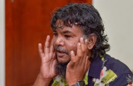 ސުހެއިލް އާދިއްތަ ދުވަހުގެ ރޭ އިންޓަވިއު ދެނީ -- ފޮޓޯ :އަހުމަދު އަވްޝަން/ މިހާރު