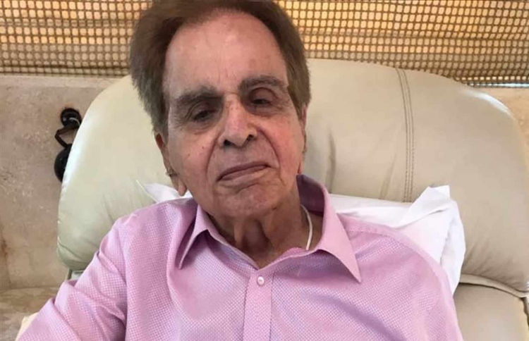 ދޮށީ އުމުރާ އެކު ދިލިޕް ކުމާރު ބަލި އެނދުގައި