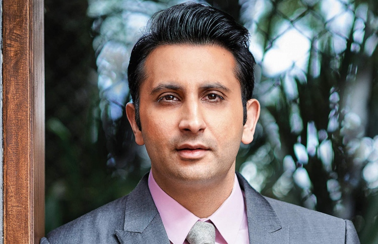 ކޮވިޝީލްޑްގެ ފަހަތުގައި ހުރި އާދާރް ޕޫނާވާލާ