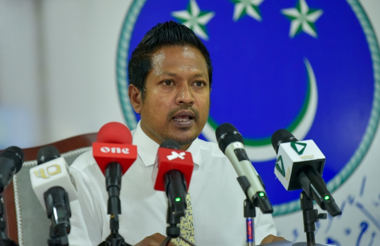 ބަދަލުދިނުމުގެ ކަންކަމުގަ އަހުމަދުގެ މަސްލަހަތު އެބައޮތް