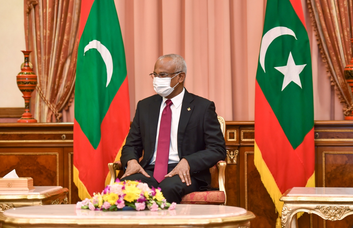 މާލެ: މޭ 6، 2021: ކެބިނެޓަށް އައްޔަން ކުރެއްވި ބޭފުޅުންނާ، ރައީސް އިބްރާހީމް މުހައްމަދު ސޯލިހު ބައްދަލު ކުރައްވާ ވާހަކަ ދައްކަވަނީ-- ފޮޓޯ: ރައީސް އޮފީސް