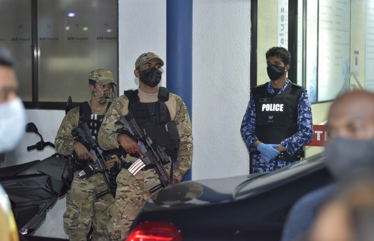 ރިހޭ ފައިމައްޗަށް އަނެއްކާ ވެސް "ބޮމެއް"!