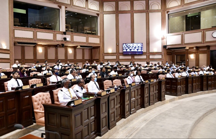 މެމްބަރަކު ފުލުހަށް ހާޒިރުކުރާނަމަ އަންގަން އެދެފި