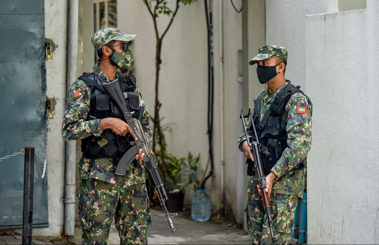 ސިފައިންތަކެއް ހަތިޔާރާ އެކު --- ފޮޓޯ/މިހާރު