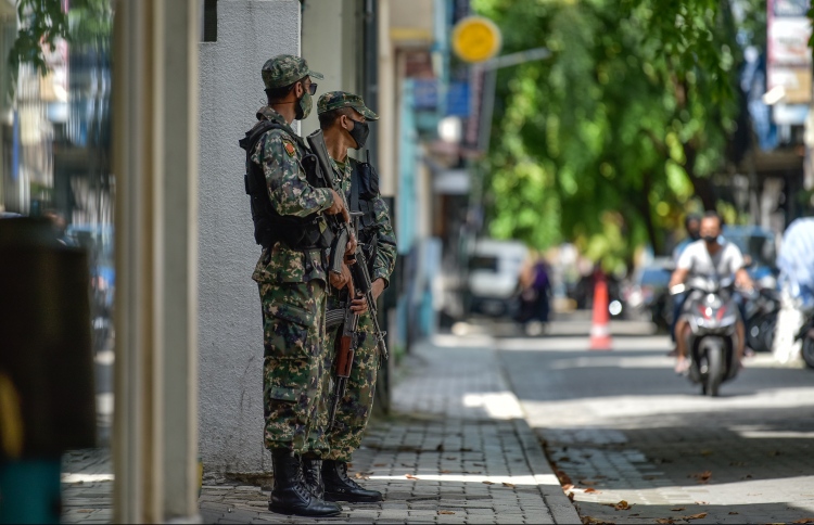 ހަމަލާއަށް ފަހު ސިފައިން ހަތިޔާރާ އެކު ރަށްރަށަށް