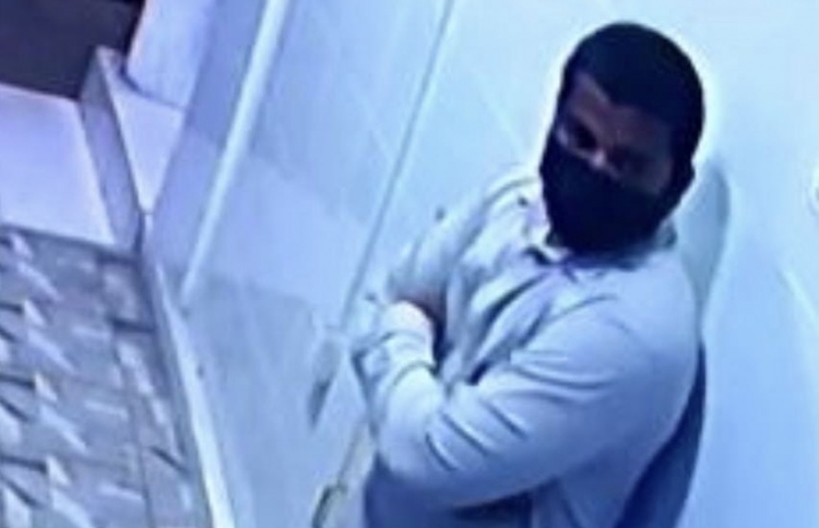 ބޮން ގޮއްވިކަމަށް ބެލެވޭ މީހާ ހުރީ އަތަމާ ޕެލަސްގައި