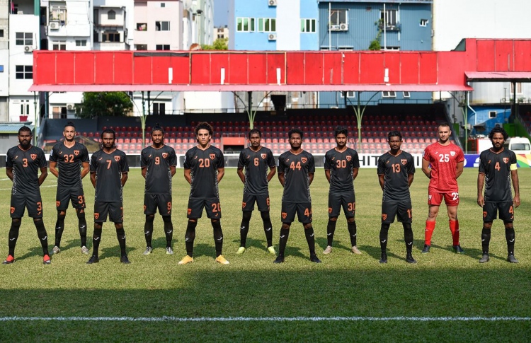 ބެންގަލޫރުާއި އީގަލްސް އަދި މާޒިޔާ ކޭމްޕުކޮށްފި