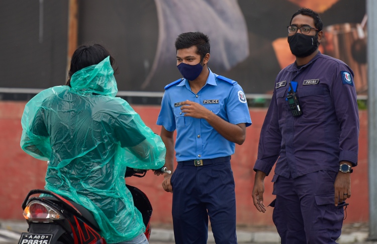 ކޮވިޑް-19: ކޭސްތަކުގެ އަދަދު މަދުވާން ފަށައިފި