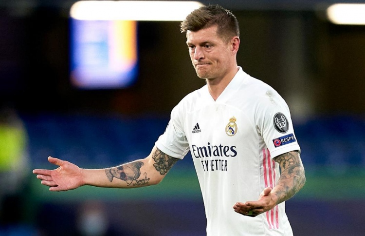 ކަރަންޓީން ވާން ޖެހި ކްރޫޒަށް ސީޒަން ނިމުމުގެ ބިރު