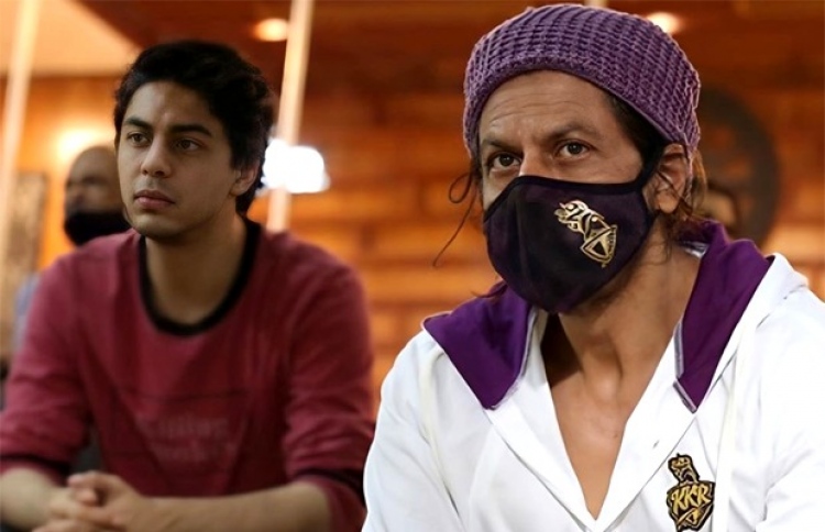 ޝާހްރުކްގެ ދަރިފުޅު ގްރެޖުއޭޓްވެއްޖެ، ފިލްމެއް ނުކުޅޭނެ