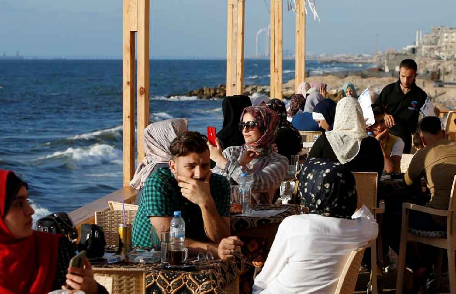 ފަލަސްތީނުގެ ގާޒާގައި ހުންނަ "ގާޒާ މޯލްޑިވްސް ރެސްޓޯރެންޓް": އިޒުރޭލުން ވަނީ ބޮންއަޅާ މިތަން ގޮއްވާލައިފި.-- ފޮޓޯ: ރޮއިޓާސް