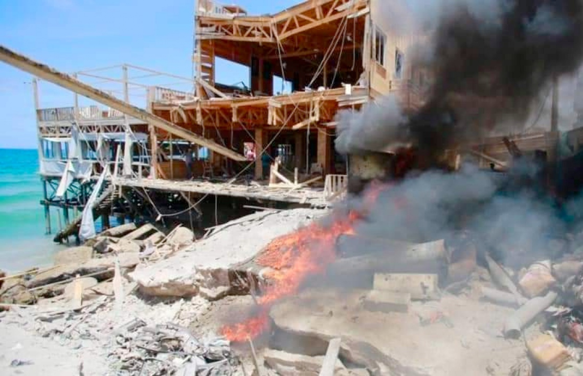 ފަލަސްތީން: ގާޒާ: މޭ 18، 2021: ފަލަސްތީނުގެ ގާޒާގައި ހުންނަ "ގާޒާ މޯލްޑިވްސް ރެސްޓޯރެންޓް" އެއްކޮށް ބިމާހަމަކޮށްލާފައި.-- ފޮޓޯ: ރޮއިޓާސް