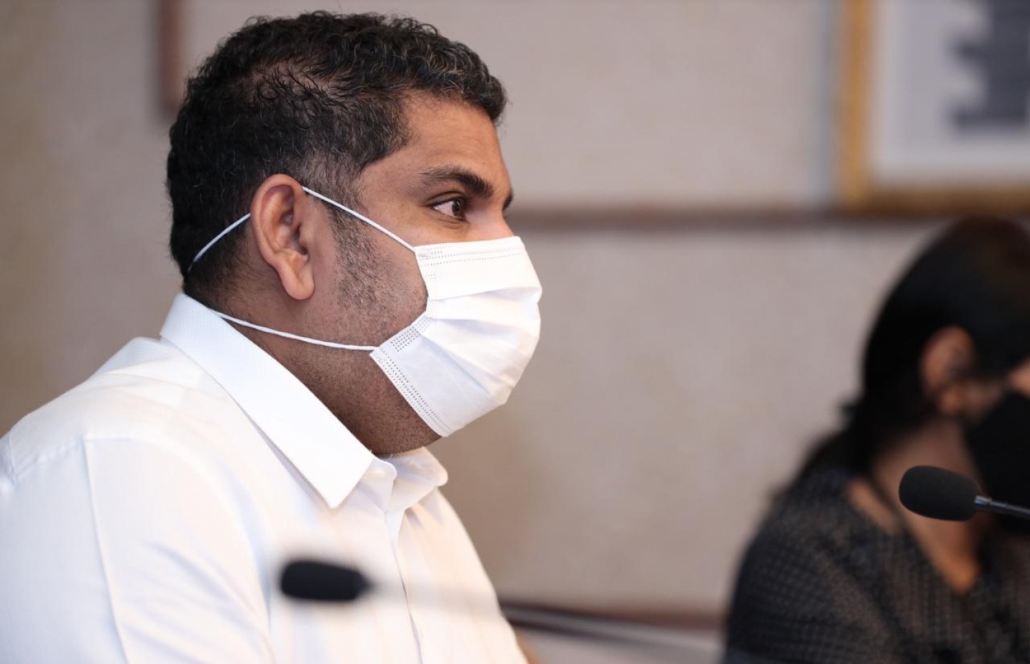 ރޭގެ މީޑިއާ ބްރީފިންގައި މަބްރޫކް ވާހަކަ ދައްކަވަނީ.---ފޮޓޯ: އެޗްއީއޯސީ