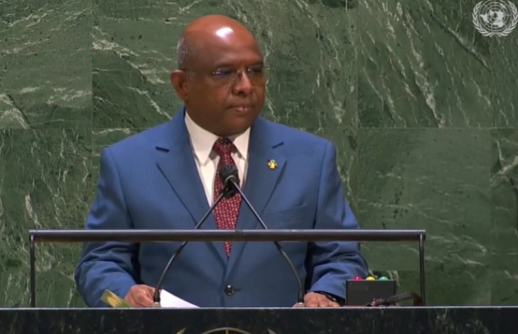 ޒުވާާން ޑިޕްލޮމޭޓުން އުފައްދަން ޝާހިދުގެ އިސްނެގުމެއް