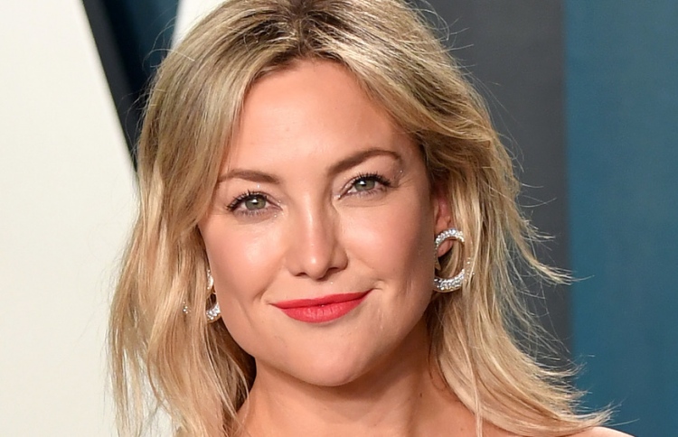 "ނައިވްސް އައުޓް 2" ގެ ކާސްޓަށް މި ފަހަރު ކޭޓް