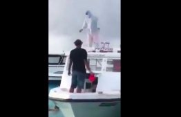 ކ. ދިއްފުށީގައި ކޮވިޑަށް ޓެސްޓުކުރަން ސާމްޕަލް ދޭން ދެކޮޅުހަދައި މީހަކު މޫދަށް ފުންމާލާފައި