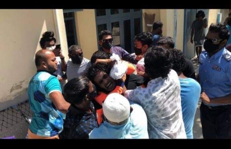 ނައިފަރުގައި އަނިޔާކުރި ފުލުހުން މަގާމުން ވަކިކޮށްފި