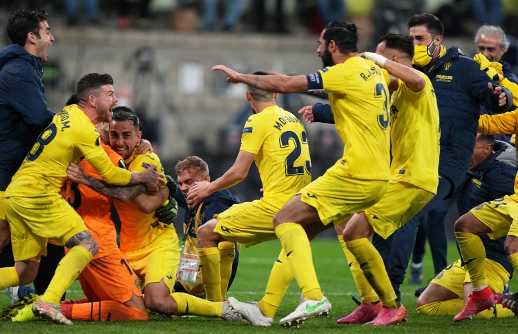 ޔުނައިޓަޑް ބަލިކޮށް، ވިޔަރެއާލް ޗެމްޕިއަންކަން ހޯދައިފި