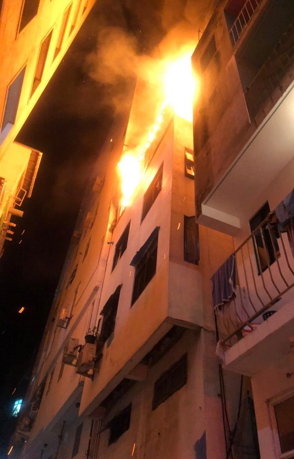 މއ. މޯނިން ވިއު ގޭގައި އަލިފާން ރޯވެފައި-