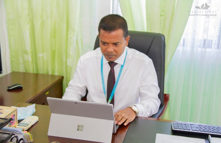 ކޮންސިއުލޭޓް ގުޅެނީ އައްޑޫގެ ތަރައްގީއާ: މޭޔަރު