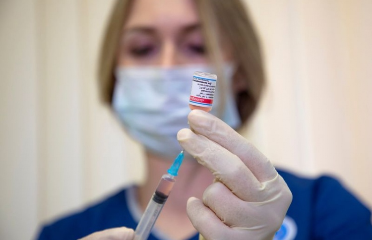 ކޮވިޑްގް ބޭސް ބޭނުން ކުރަން ފެށި ފުރަތަމަ ގައުމަކަށް ޔޫއޭއީ