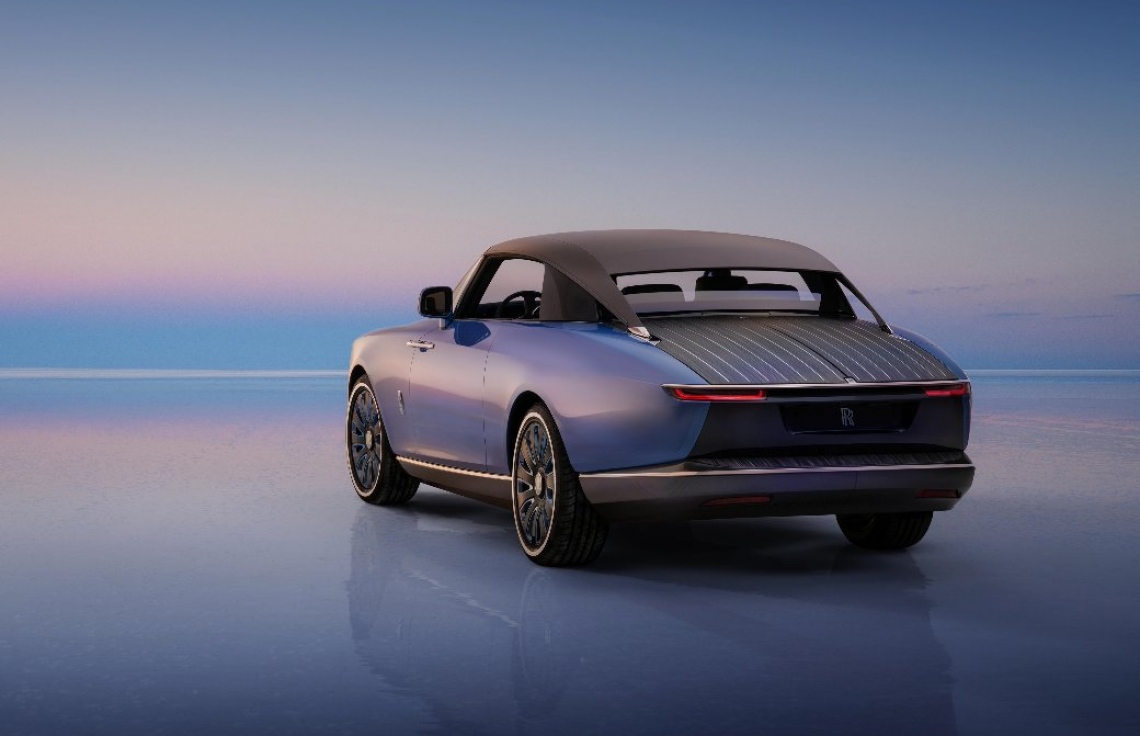 ކަސްޓަމައިޒްކޮށްދޭ ގޮތަށް ރޯލްސް-ރޯއިސްގެ ކާރު