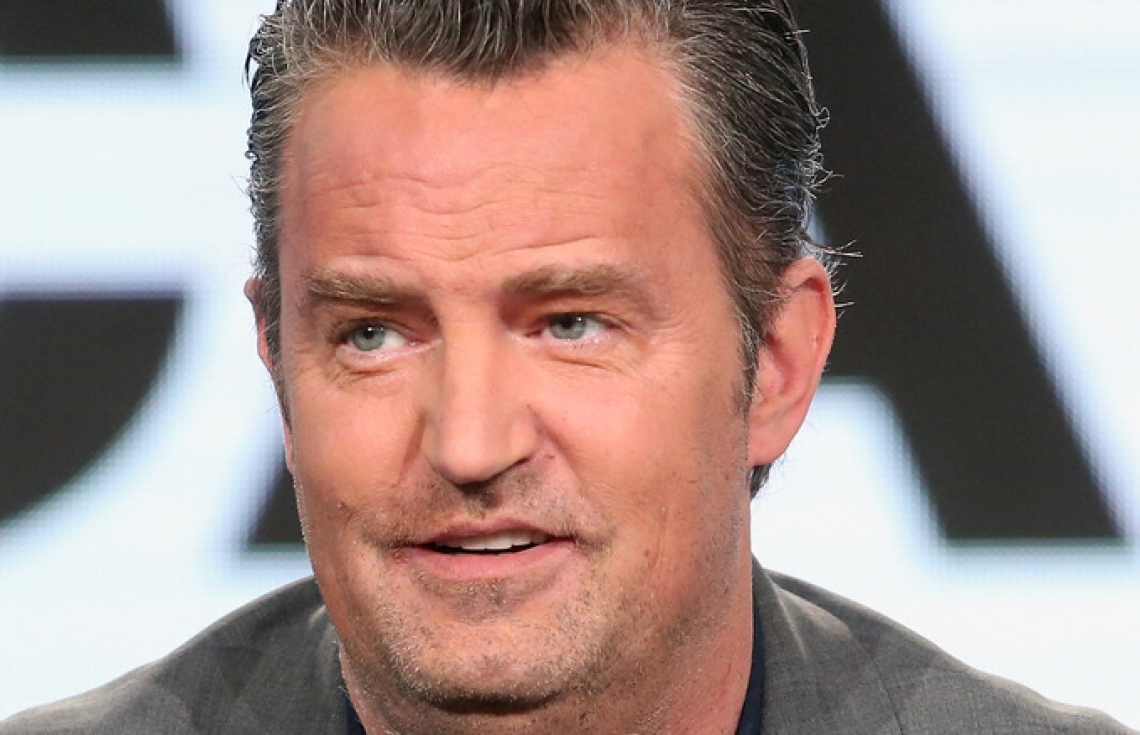 "ފްރެންޑްސް" ގެ މެތިއުގެ އެންގޭޖްމަންޓް ރޫޅާލައިފި