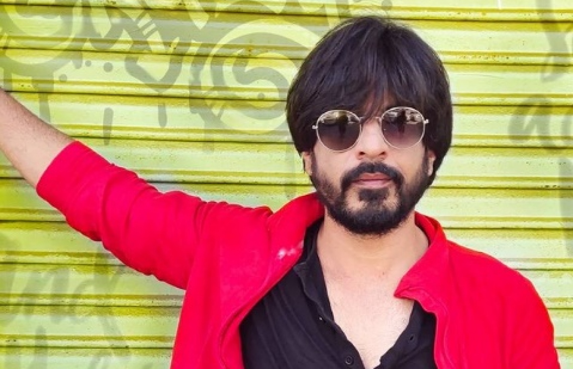 މިއީ ޝާހްރުކެއް ނޫން، އޭނާގެ ބޮޑު ފޭނެއް