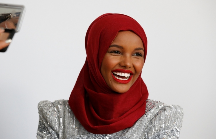 ހަލީމާ އަލުން މޮޑެލިން އަށް