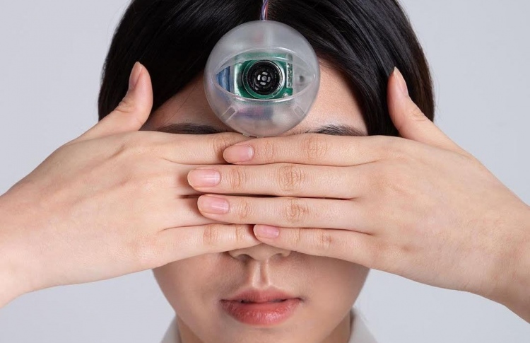 ފޯނަށް ބަލަމުން ގޮސް ޖެހޭ ނަމަ އަންގައިދޭ ޑިވައިސްއެއް