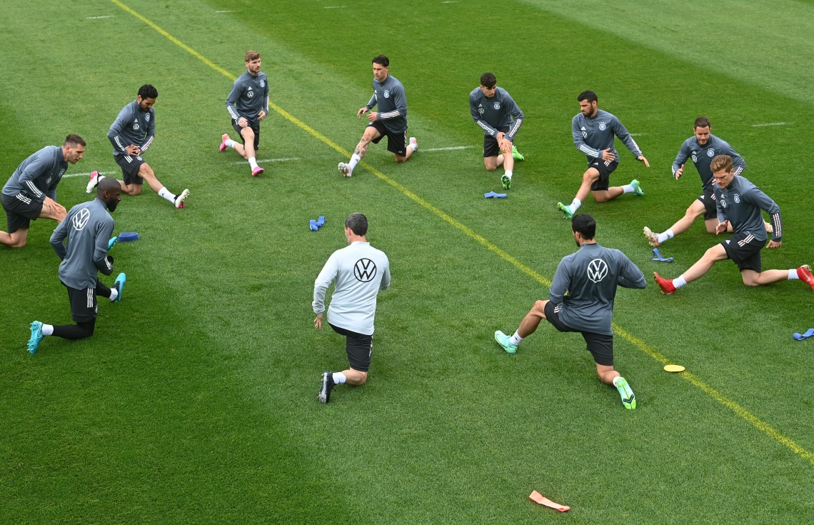 އޮސްޓްރިއާ، ޖޫން 6، 2021: ޔޫރޯ 2020 އަށް ތައްޔާރުވުމުގެ ގޮތުން ޖަރުމަނުގެ ޓީމުން ބޭއްވި ޓްރޭނިން ސެޝަނެއް. --ފޮޓޯ:އޭއެފްޕީ