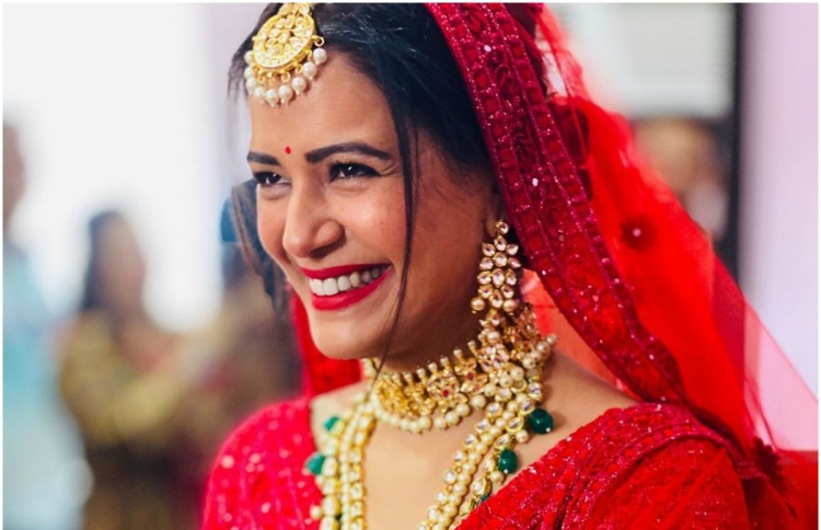 ހަނީމޫން އަދި ކުރިއަށް އޮތީ: މޯނާ