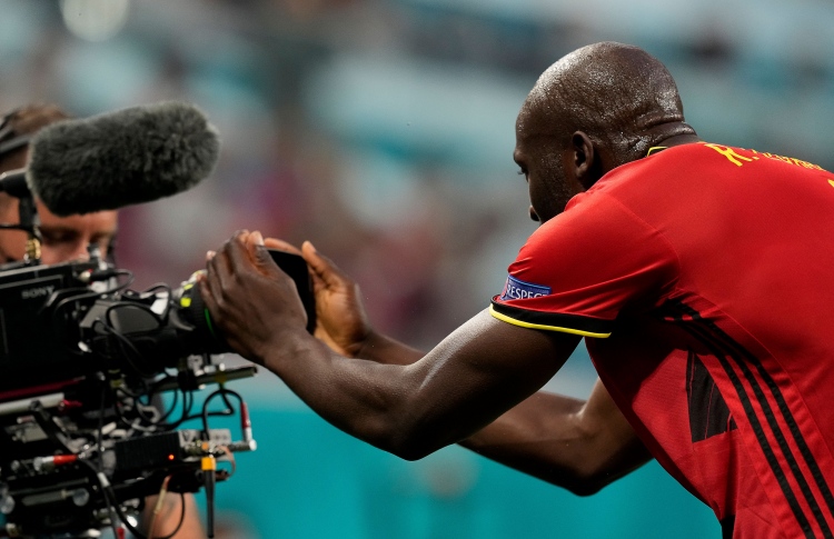 ލުކާކޫ އަށް ހުށަހެޅި އަގުބޮޑު ބިޑަށް ދެކޮޅު ހަދައިފި