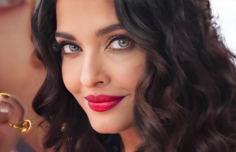 ޕެނަމާ ޕޭޕާސްއާ ގުޅިގެން އައިޝްވާރިއާ ސުވާލުކޮށްފި