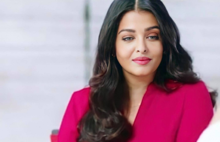 ކުޗް ކުޗް ހޯތާ ހޭ ނުކުޅުނީ ފާޑުކިޔާނެތީ: އައިޝްވާރިއާ