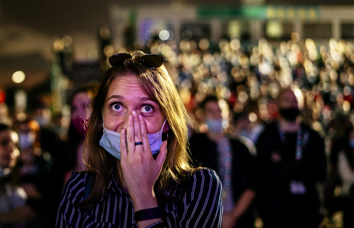 މޮސްކޯ: ޖޫން 13، 2021: ޔޫރޯ 2020 ގެ ބެލްޖިއަމް އަދި ރަޝިއާ ބައްދަލުކުރި މެޗުގައި ރަޝިޔާގެ ސަޕޯޓަރުންތަކެއް އެ ޓީމަށް ސަޕޯޓުކުރަނީ: މި މެޗުގައި ބެލްޖިއަމް ވަނީ 0-3 އިން ރަޝިޔާ މައްޗަށް ކުރިހޯދާފައި.-- ފޮޓޯ: އޭއެފްޕީ