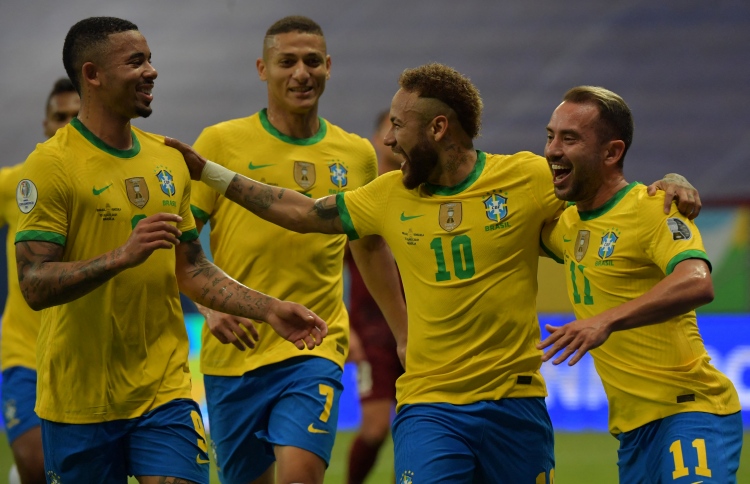 ގައުމު ރުޅިއަރުވާލި ކޮޕާގައި ބްރެޒިލް މޮޅަކުން ފަށަައިފި