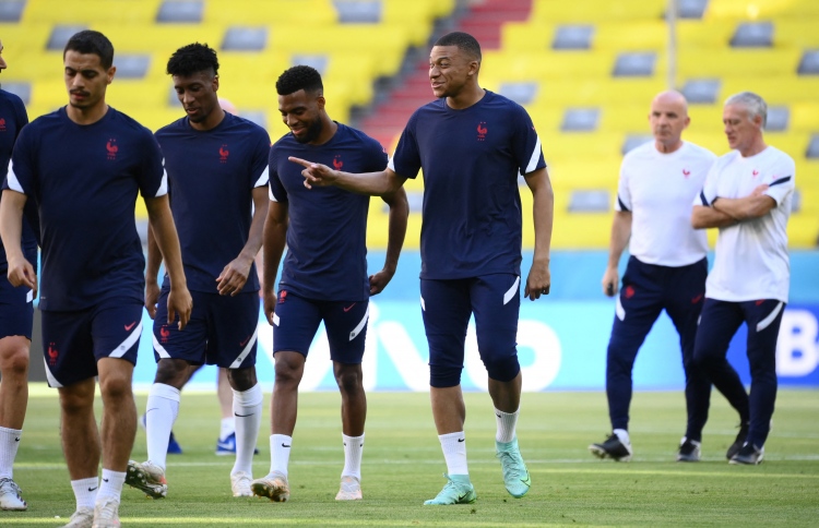 ފްރާންސް އާއި ޖަރުމަން ބޮޑު ކުރިމަތިލުމަކަށް