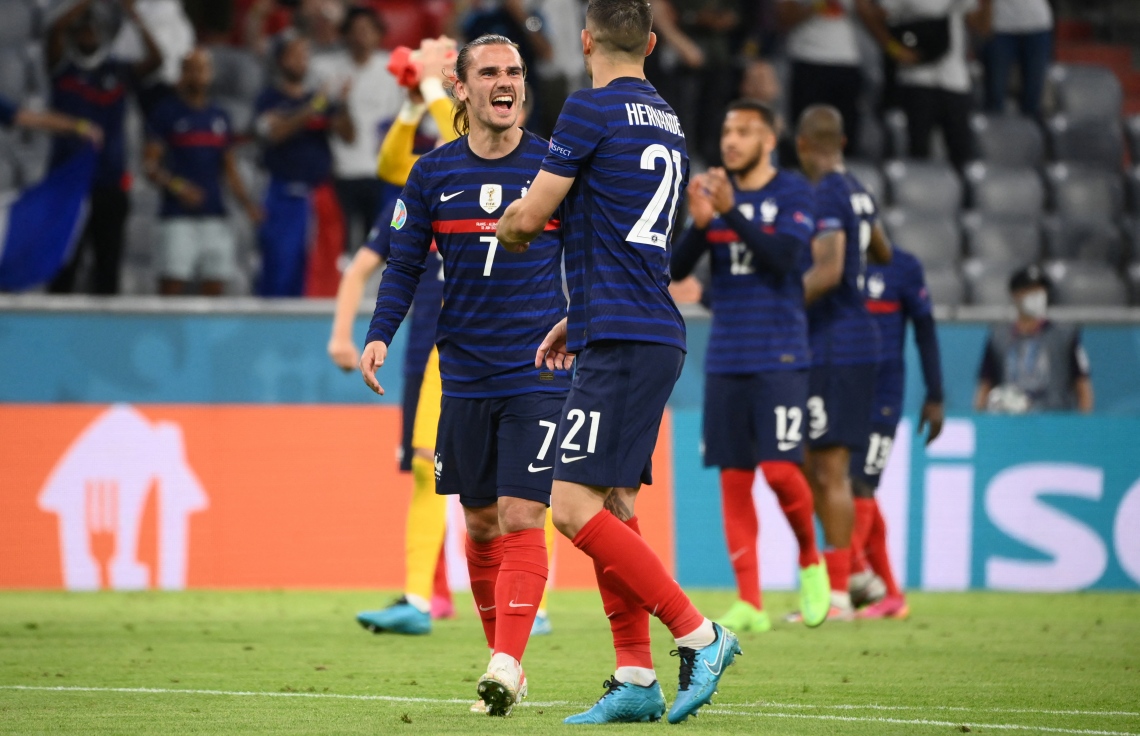 މިއުނިކް: ޖޫން 16، 2021: ޔޫރޯ 2020ގެ ގުރޫޕް އެފްގައި ފްރާންސް އާއި ޖަރުމަން ބައްދަލުކުރި މެޗު ނިންމާލުމަށްފަހު ފްރާންސްގެ ޓީމު ކުޅުންތެރިން އުފާފާޅުކުރަނީ: މި މެޗުގައި ޖަރުމަނު އަތުން 0-1 ން ފްރާންސް ވަނީ ކުރިހޯދާފައި.-- ފޮޓޯ: އޭއެފްޕީ