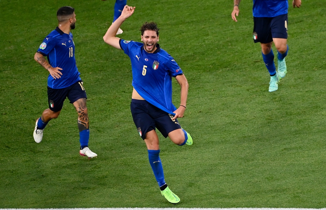 ރޯމް، އޮލިމްޕިކް ސްޓޭޑިއަމް: ޖޫން 17، 2021: ޔޫރޯ 2020ގެ ގުރޫޕް އޭގެ ސްވިޒަލޭންޑް އާއި އިޓަލީ ބައްދަލުކުރި މެޗުގައި އިޓަލީގެ މިޑްފީލްޑަރު މެނުއަލް ލޮކަޓެލީ ޖެހި ދެވަނަ ގޯލާއެކު އިޓަލީގެ ޓިމުގެ ކުޅުންތެރިން އުފާފާޅުކުރަނީ: ސްވިޒަލޭންޑްގެ މައްޗަށް 3-0 ގެ ނަތީޖާއަކުން މޮޅުވެ، ޔޫރޯގެ ދެ ވަނަ ބުރުން އިޓަލީ ވަނީ ޖާގަ ހޯދައިފައި.-- ފޮޓޯ: އޭއެފްޕީ