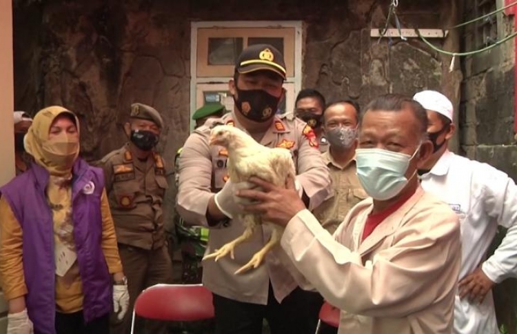 އިންޑޮނީޝިއާގައި ކޮވިޑް ވެކްސިން ޖެހުމުން ކުކުޅެއް