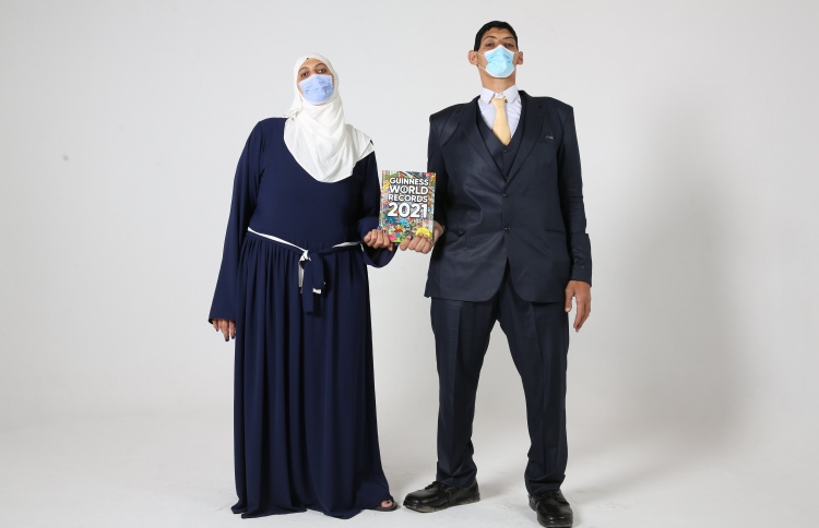 އިސްކޮޅުން ދިގު ދެބެންނަށް އަތްފައި ދިގުކަމުގެ ރެކޯޑް