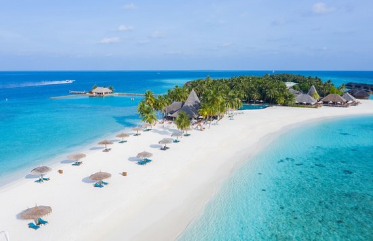 ދުނިޔޭގެ އެންމެ ރީތި ބީޗުގެ ފައިނަލަށް ރާއްޖޭގެ ރިސޯޓެއް