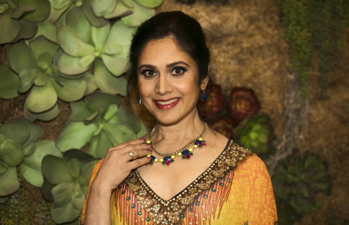 މީނާކްޝީ 27 އަހަރު ފަހުން އަލުން އެކްޓިން އަށް