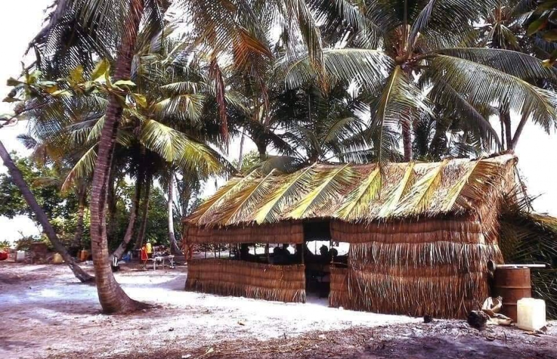 洋書 Maldivian Resort Architecture 50 Years Maldivian Resort Architecture 50 Years - メルカリ