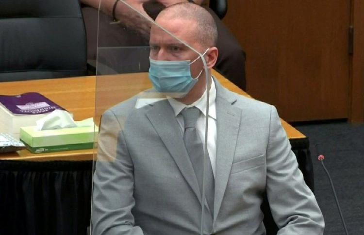 ޖޯޖް ފްލޮއިޑް މަރާލި ފުލުސް މީހާ 22 އަހަރަށް ޖަލަށް