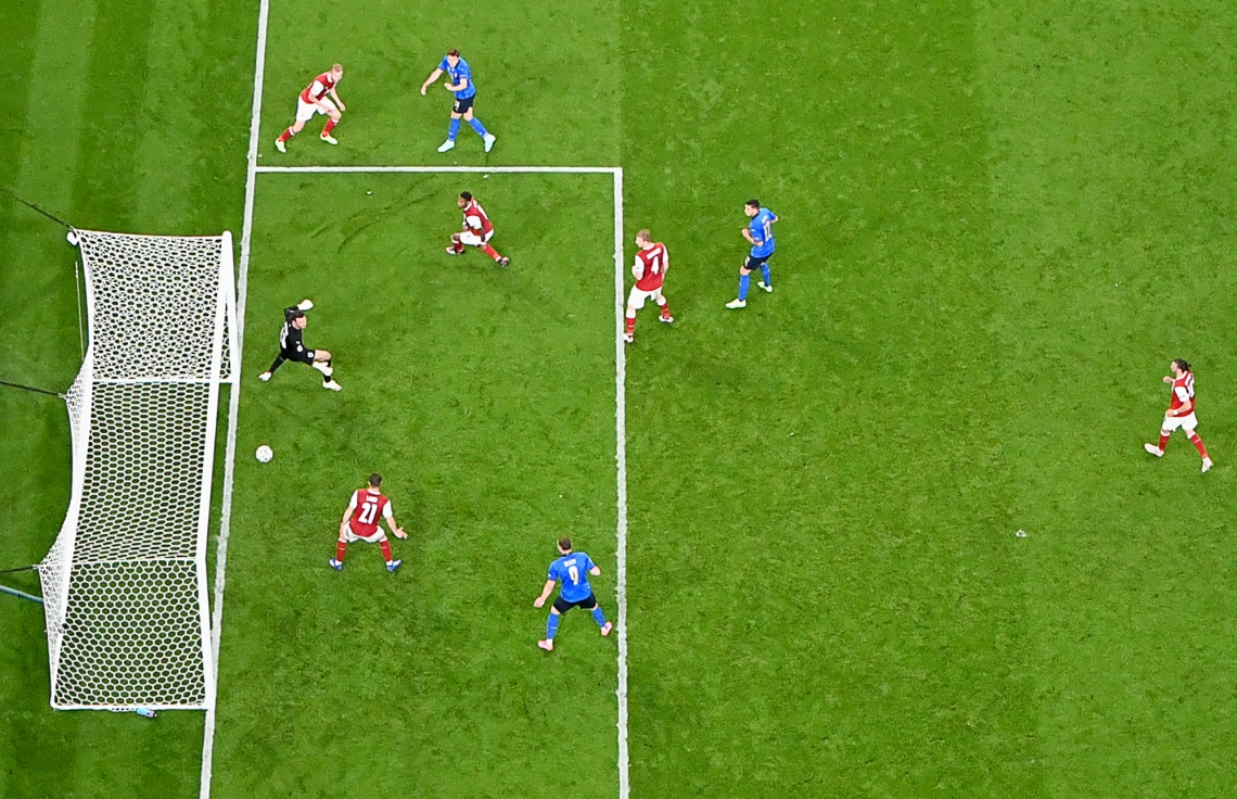 ލަންޑަން - ޖޫން 26، 2021: ލަންޑަންގެ ވެމްބްލީ ސްޓޭޑިއަމްގައި ކުޅުނު ޔޫރޯ 2020 ގެ ދެ ވަނަ ބުރުގެ މެޗުގައި އޮސްޓްރިއާގެ ގޯލަށް އިޓަލީގެ މިޑްފީލްޑަރު ފެޑެރިކޯ ފުރަތަމަ ލަނޑު ޖަހަނީ:  މެޗުގެ ފުރިހަމަ ވަގުތު ހަމަވިއިރު ލަނޑެއް ނުޖެހި އެއްވަރުވުމުން، ކުޅުނު އިތުރު ވަގުތުގައި އިޓަލީ އަތުން އޮސްޓްރިއާ ބަލިވީ 2-1 އިން. --ފޮޓޯ:އޭއެފްޕީ