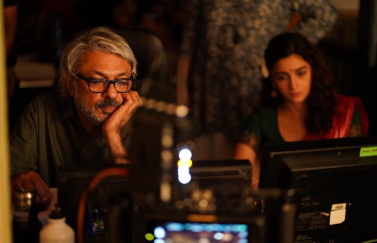 "ގަންގޫބާއީ" އަށްފަހު އާލިއާ ތައުރީފްކުރީ ބަންސާލީއަށް