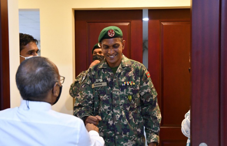 ބޮމު ހަމަލާގައި ޒަހަމްވި ބޮޑީގާޑުގެ އޮޕަރޭޝަނެއް ކުރަނީ